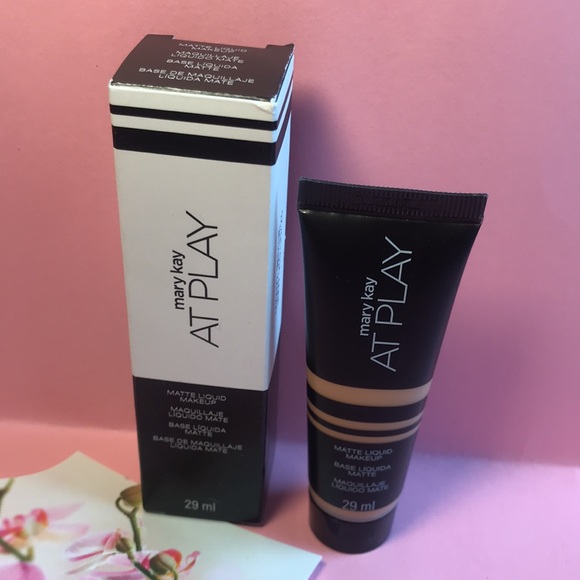 Mary Kay At play Makeup Medium Color - Picture 3 of 5